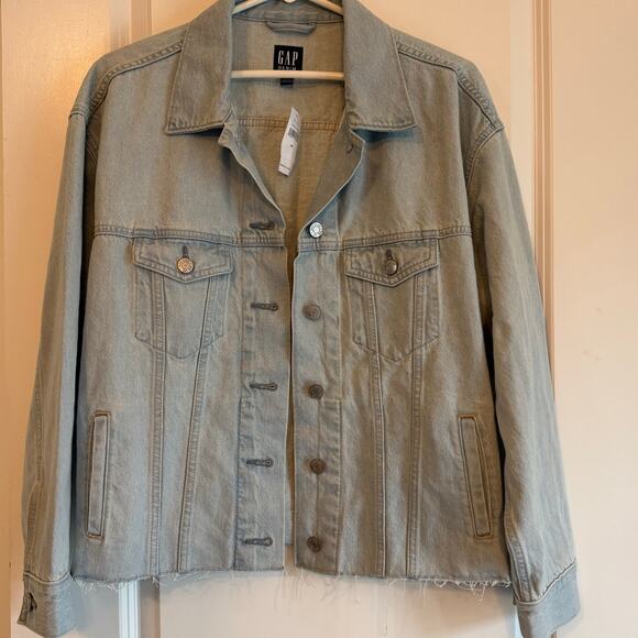 GAP Oversized Crop Denim Jacket XS Light Wash Raw Hem Icon Style NWT - Picture 5 of 8
